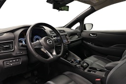 harmaa Nissan Leaf 2022 kuva 7.