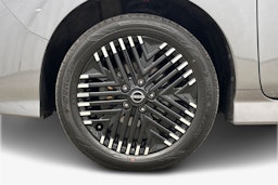 harmaa Nissan Leaf 2022 kuva 11.