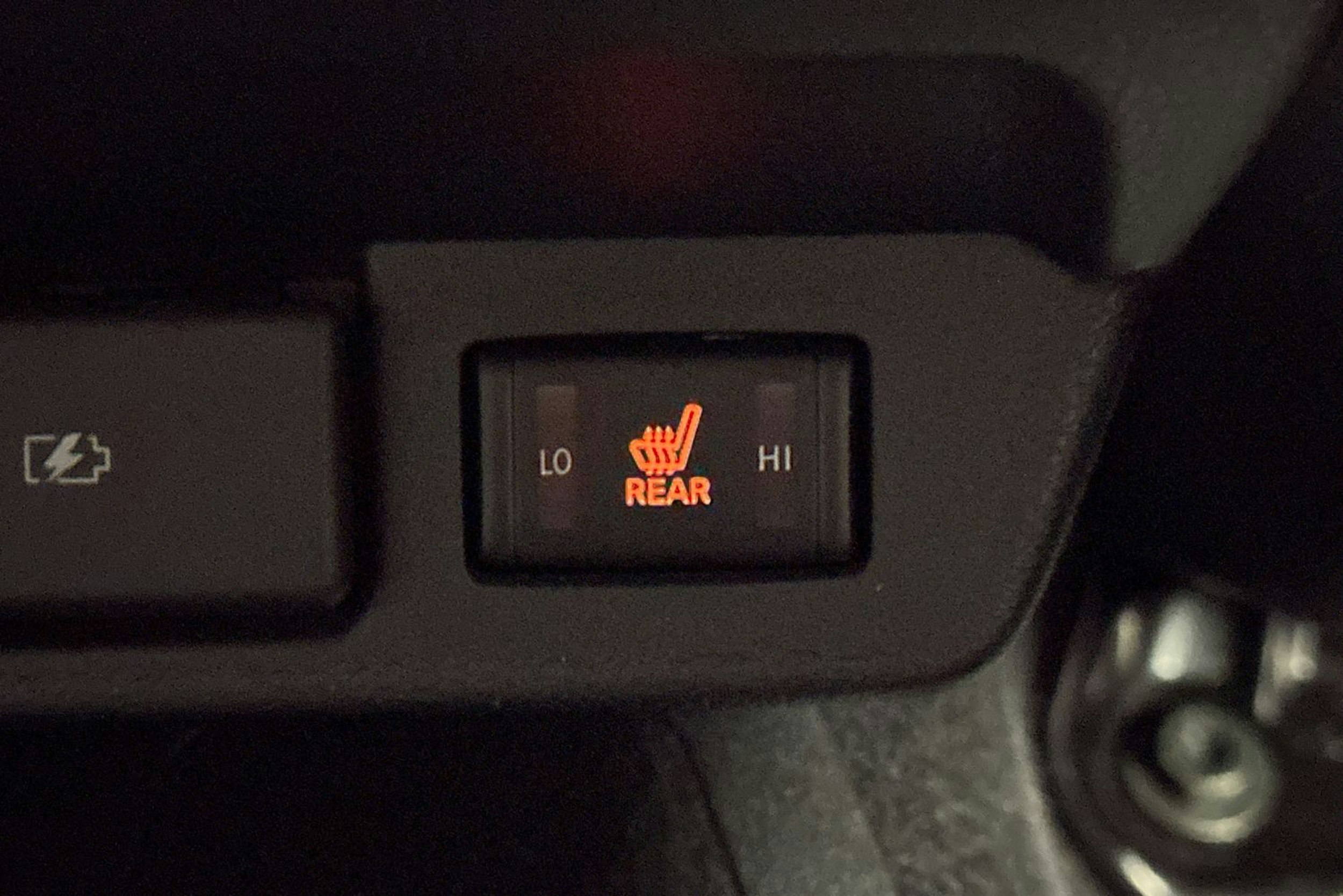 harmaa Nissan Leaf 2022 kuva 15.