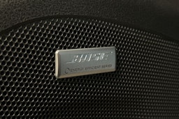 harmaa Nissan Leaf 2022 kuva 18.