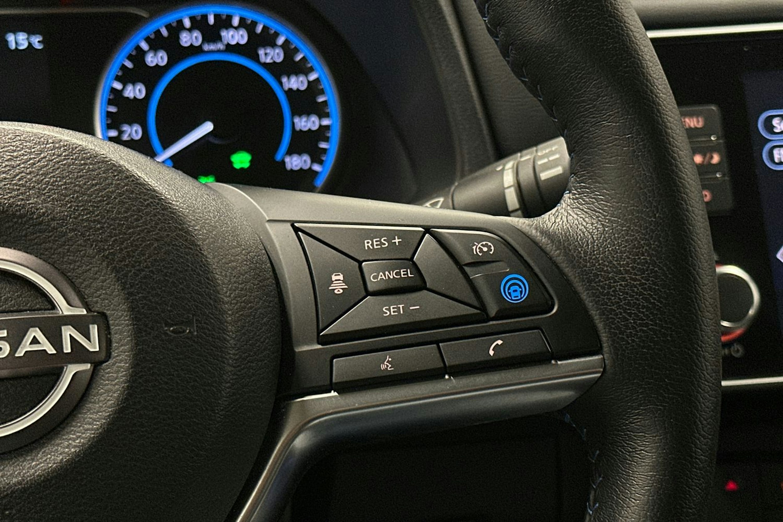harmaa Nissan Leaf 2022 kuva 20.