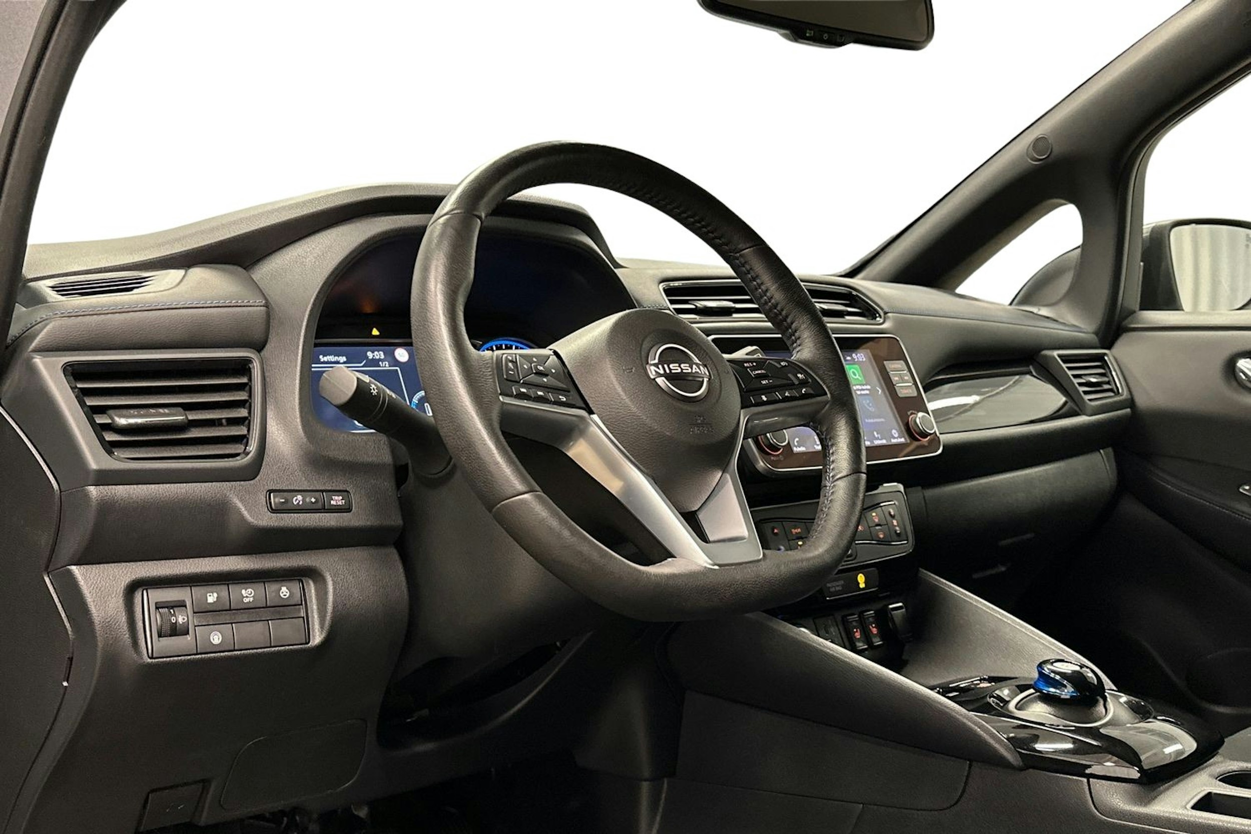 harmaa Nissan Leaf 2022 kuva 7.