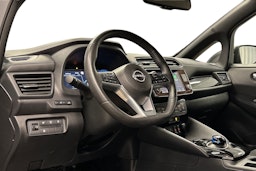 harmaa Nissan Leaf 2022 kuva 7.