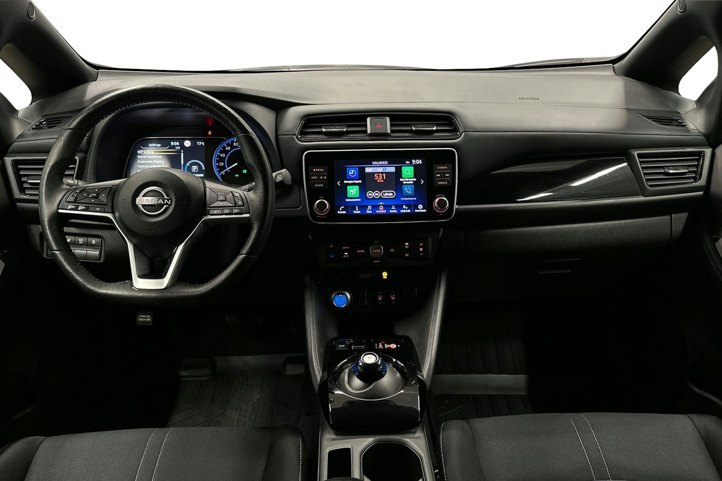 harmaa Nissan Leaf 2022 kuva 9.