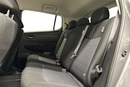 harmaa Nissan Leaf 2022 kuva 10.