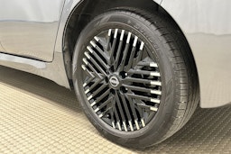 harmaa Nissan Leaf 2022 kuva 13.
