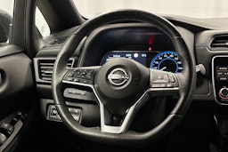 harmaa Nissan Leaf 2022 kuva 14.
