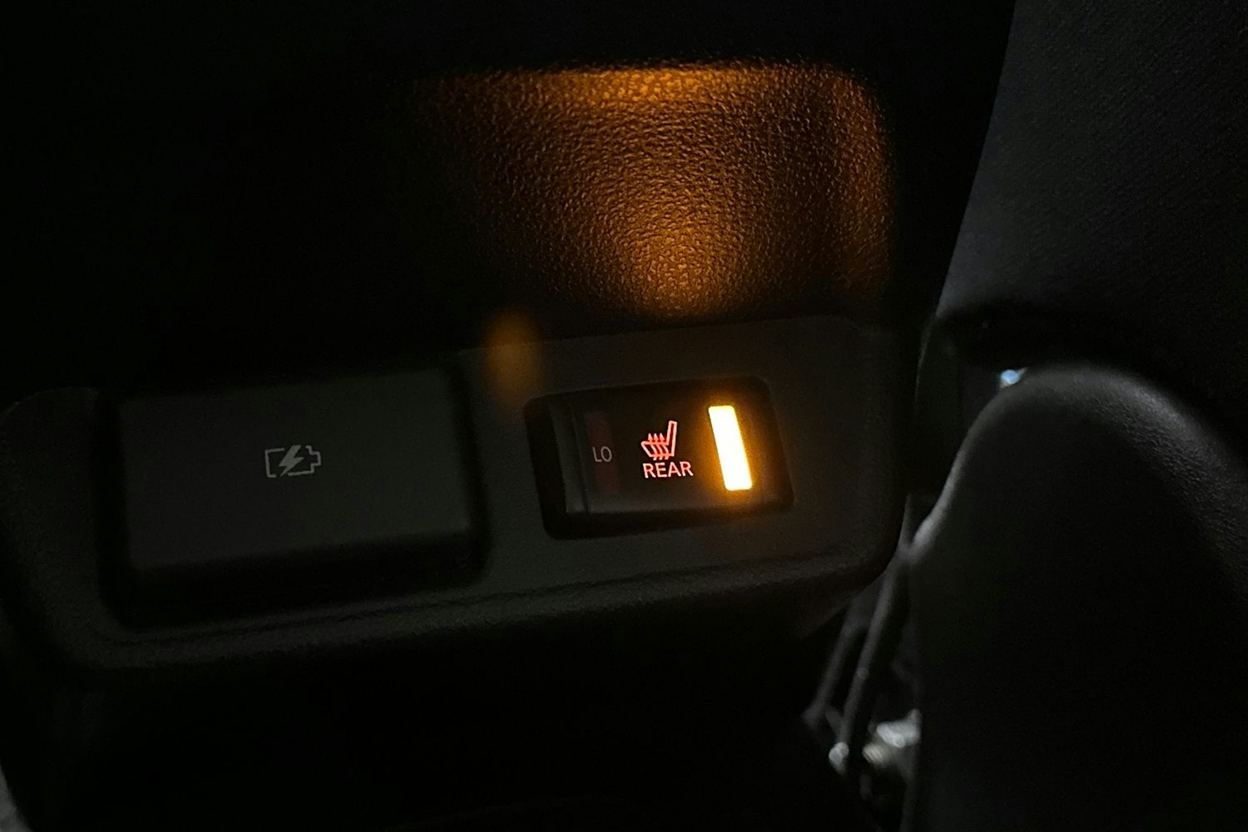 harmaa Nissan Leaf 2022 kuva 15.