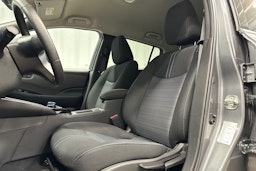 harmaa Nissan Leaf 2022 kuva 16.