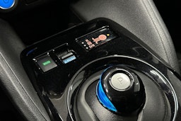 harmaa Nissan Leaf 2022 kuva 23.