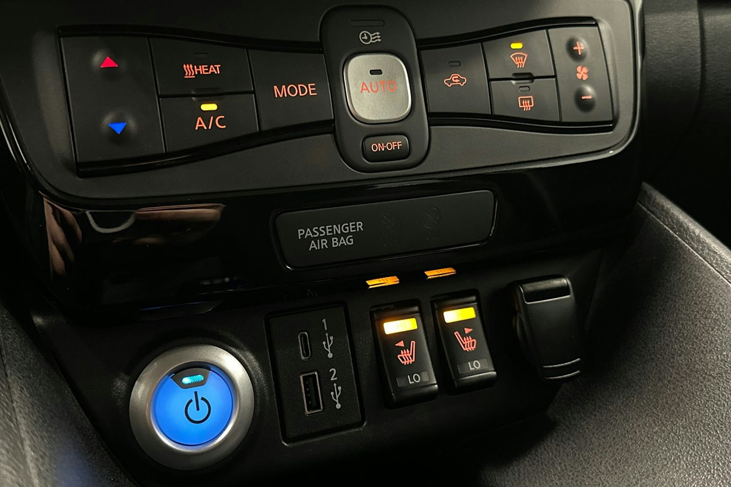 harmaa Nissan Leaf 2022 kuva 24.