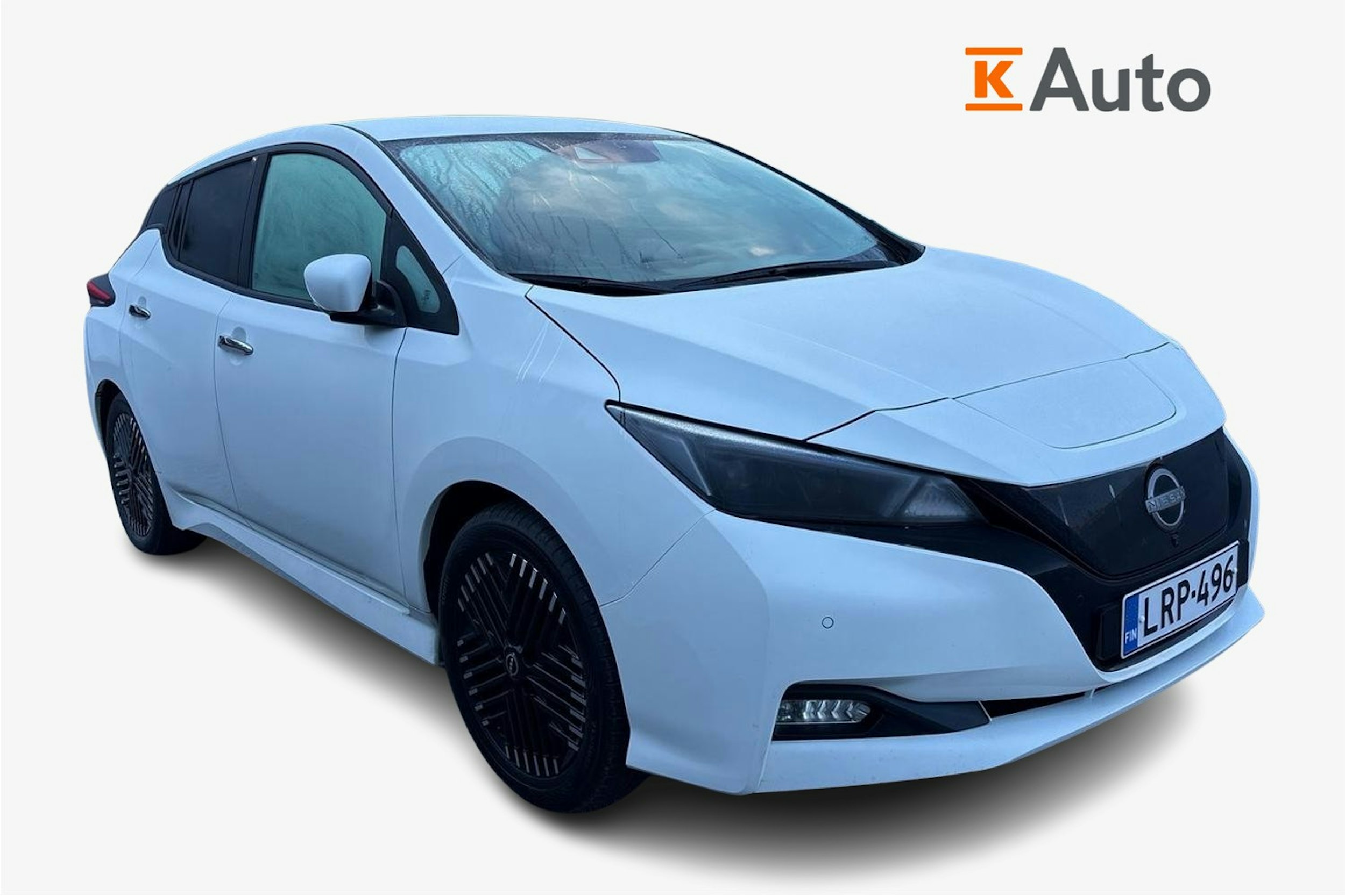 valkoinen Nissan Leaf 2022 kuva 1.