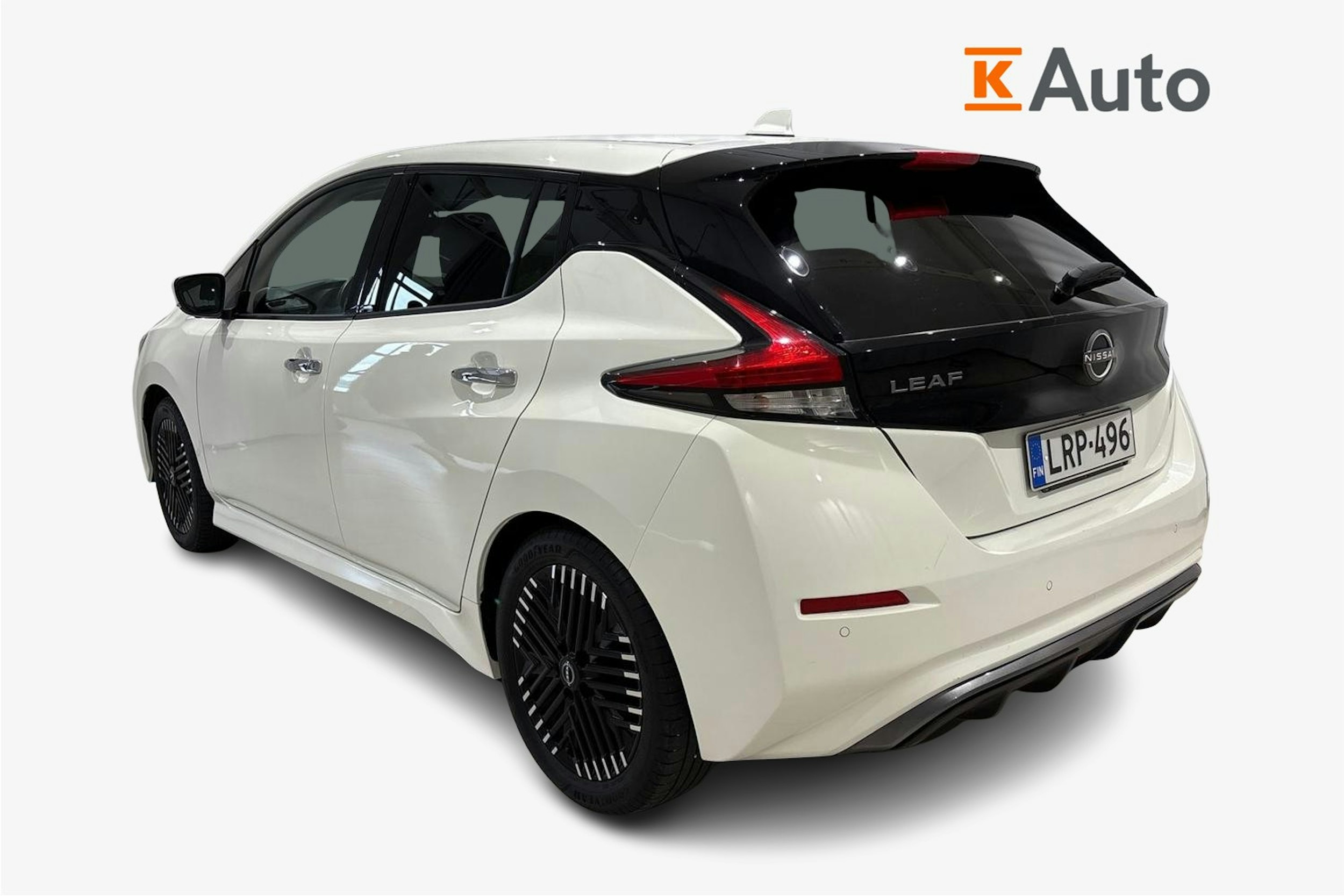 valkoinen Nissan Leaf 2022 kuva 2.