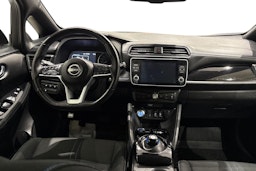 valkoinen Nissan Leaf 2022 kuva 9.