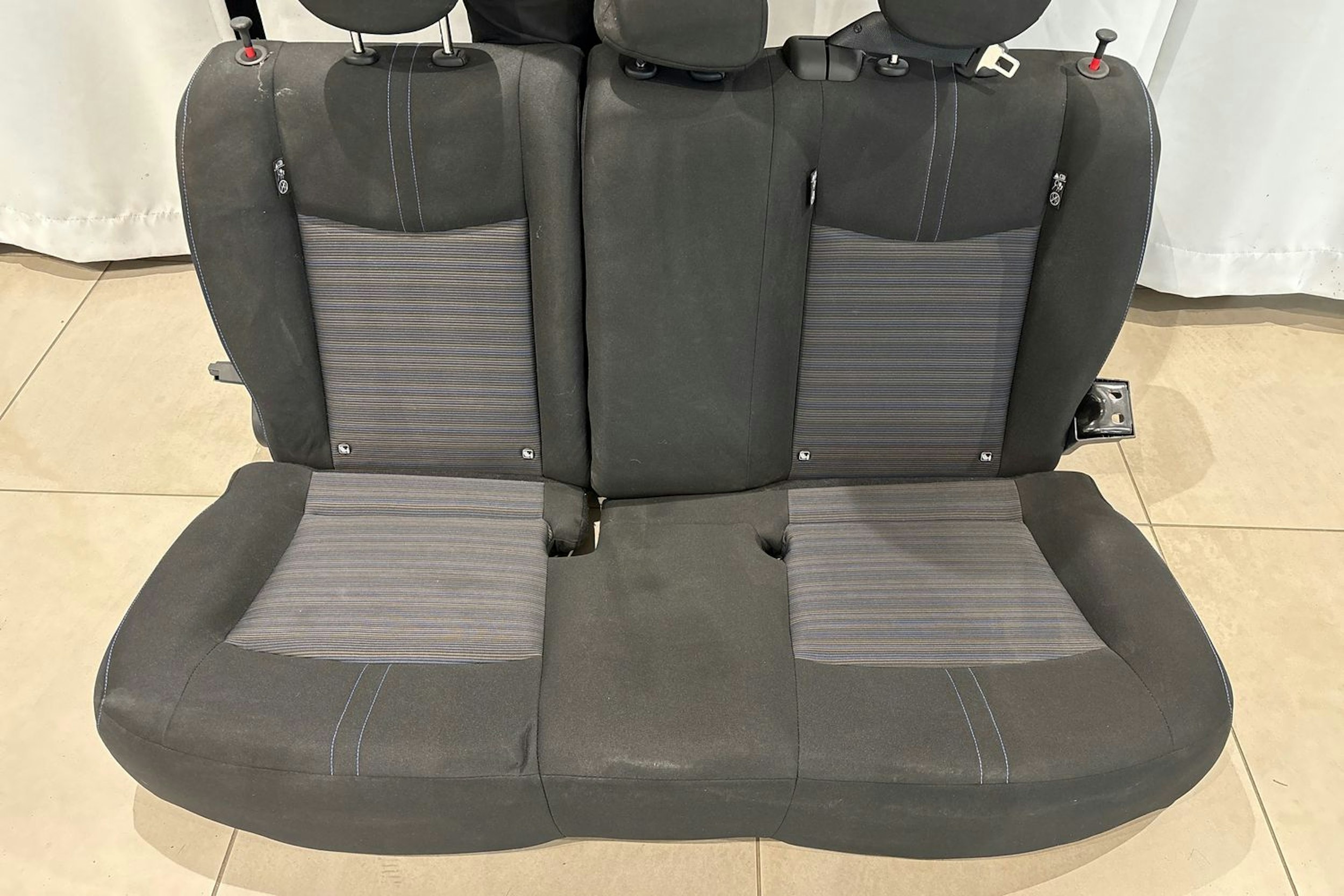 valkoinen Nissan Leaf 2022 kuva 17.