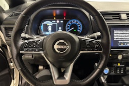 valkoinen Nissan Leaf 2022 kuva 19.