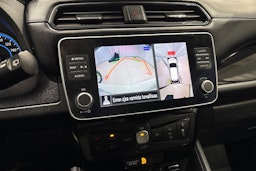 valkoinen Nissan Leaf 2022 kuva 20.