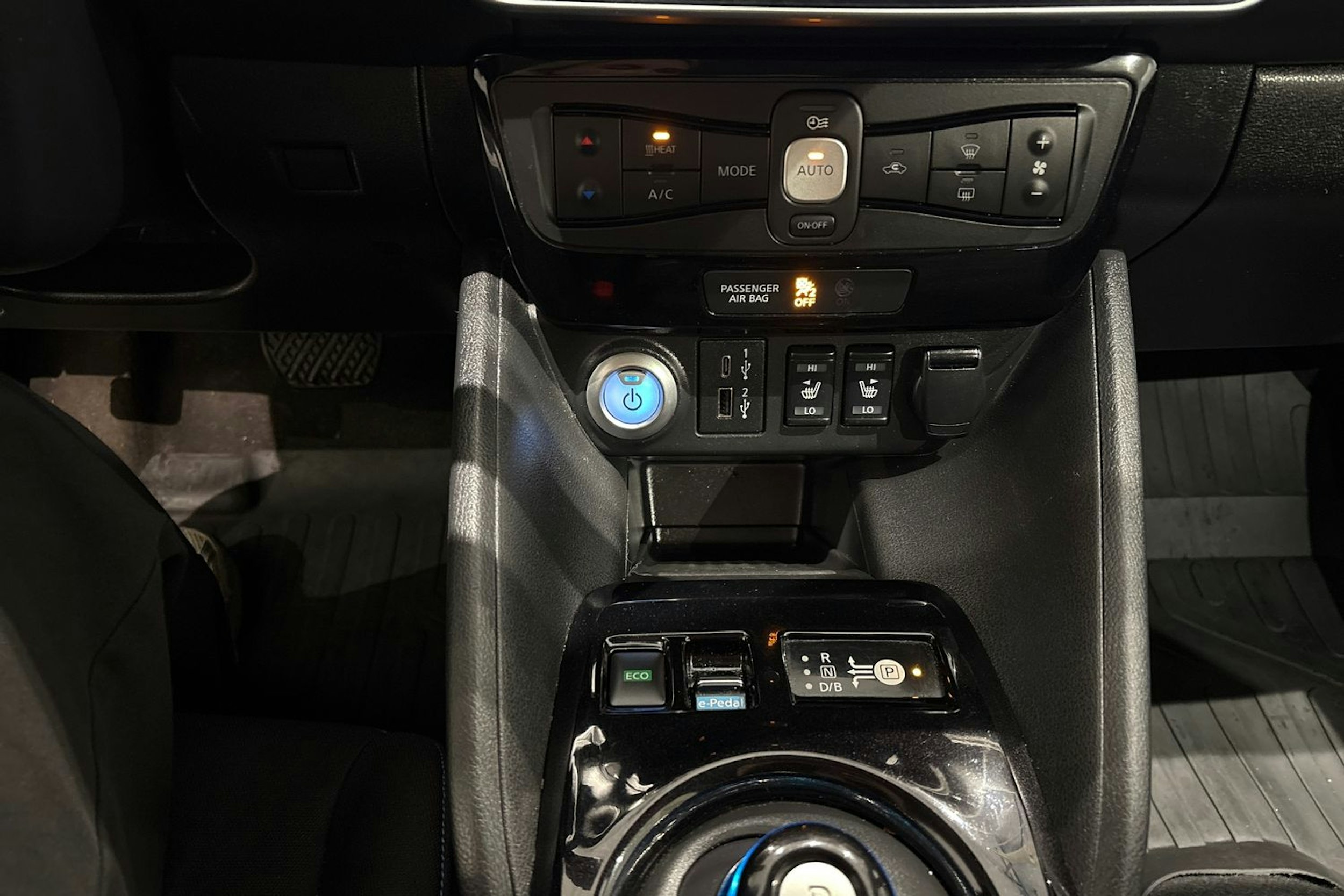 valkoinen Nissan Leaf 2022 kuva 21.