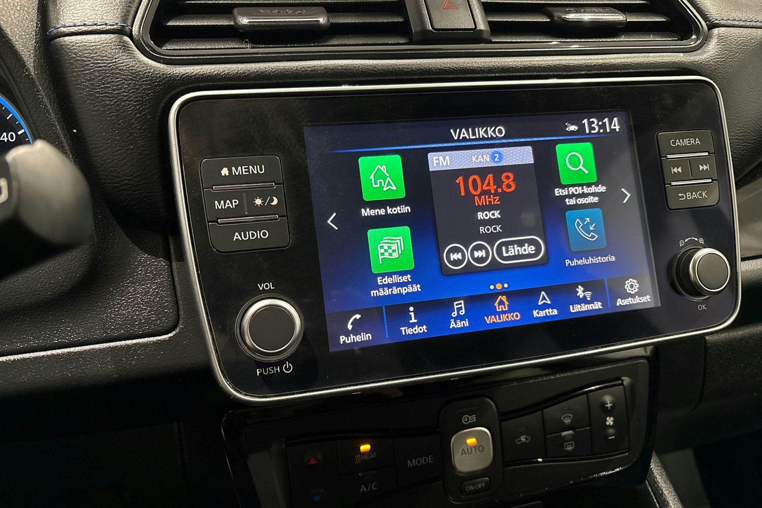 valkoinen Nissan Leaf 2022 kuva 22.