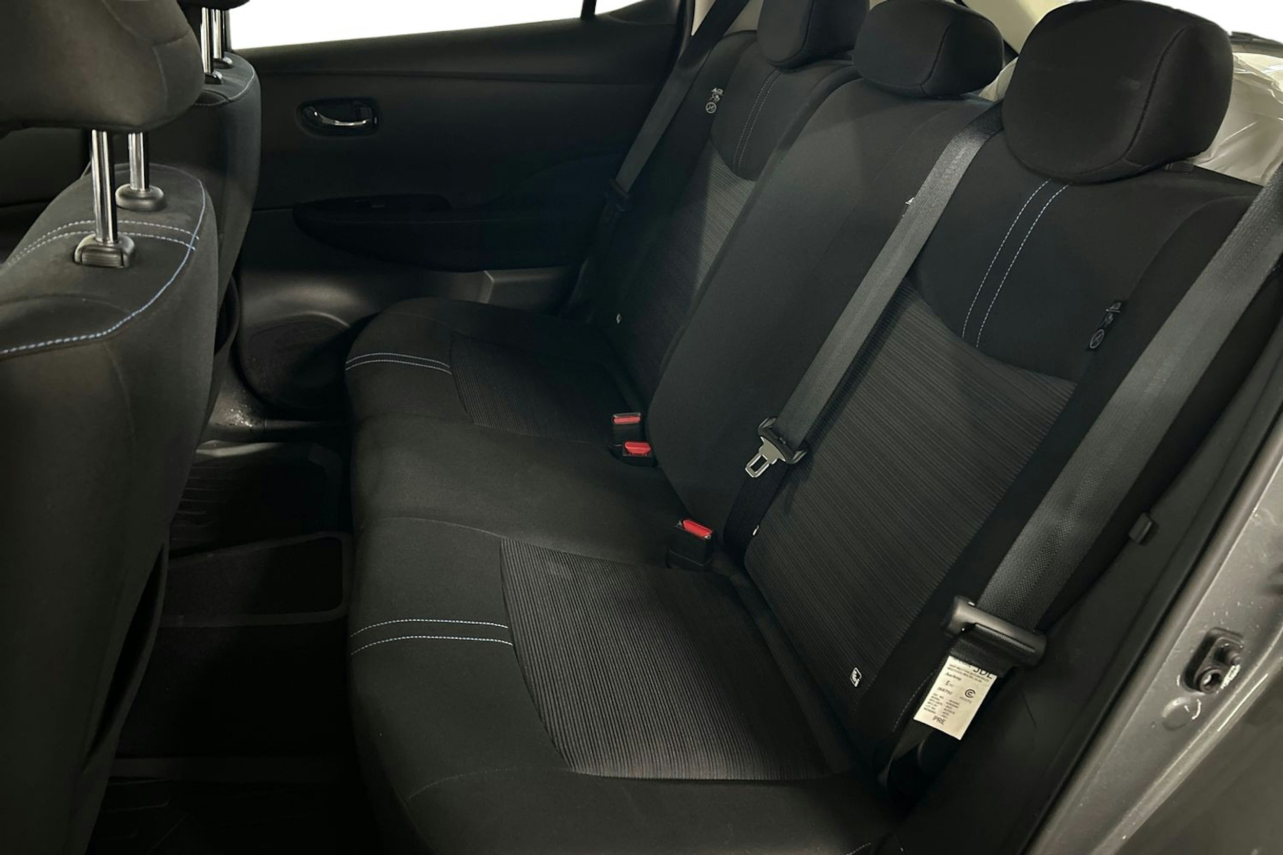 Harmaa Nissan Leaf 2022 kuva 10.