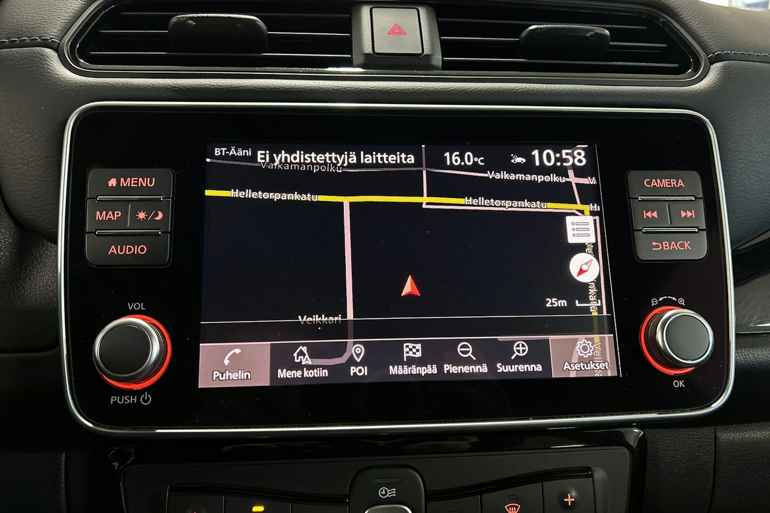 Harmaa Nissan Leaf 2022 kuva 16.