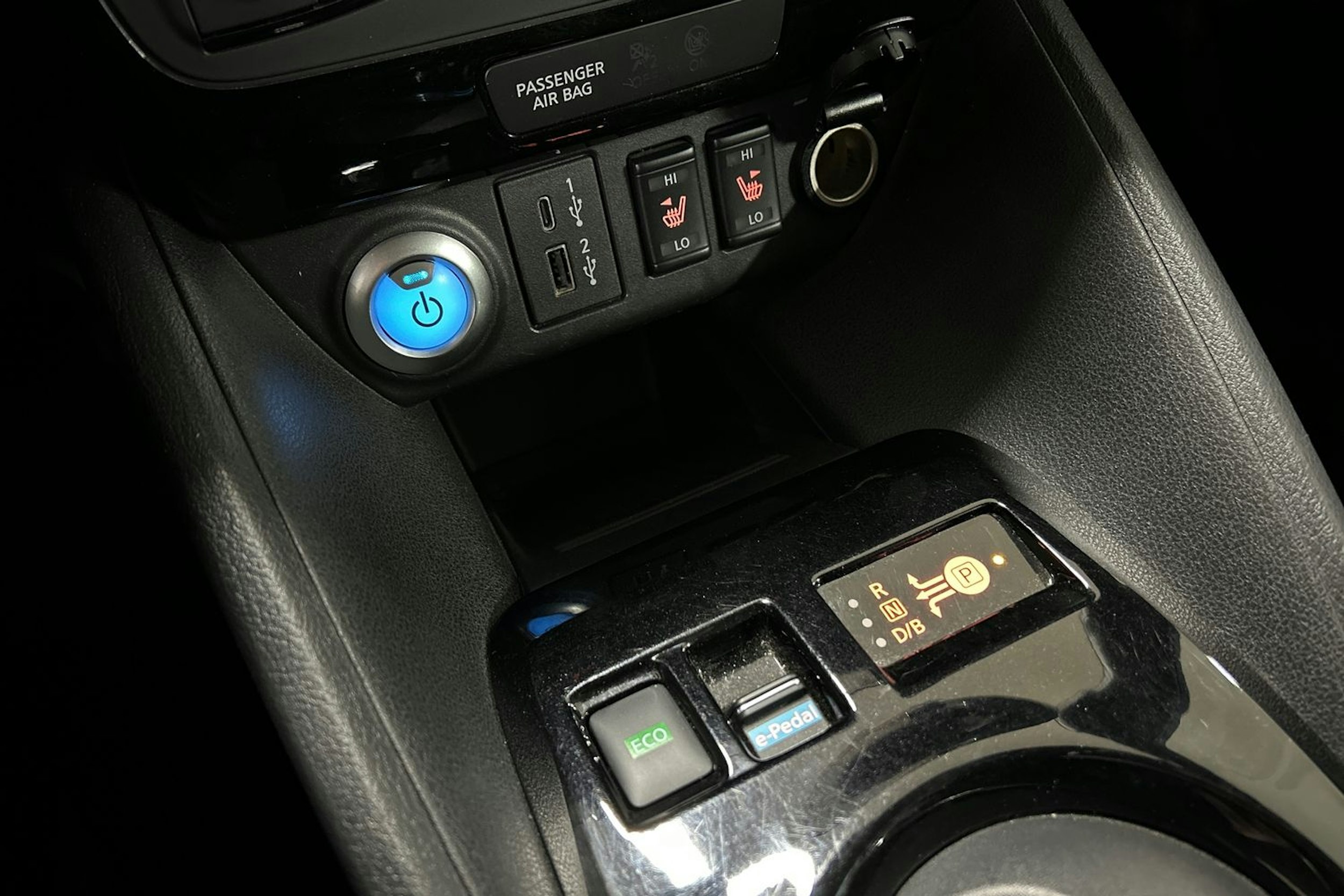 Harmaa Nissan Leaf 2022 kuva 17.