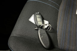 Harmaa Nissan Leaf 2022 kuva 23.