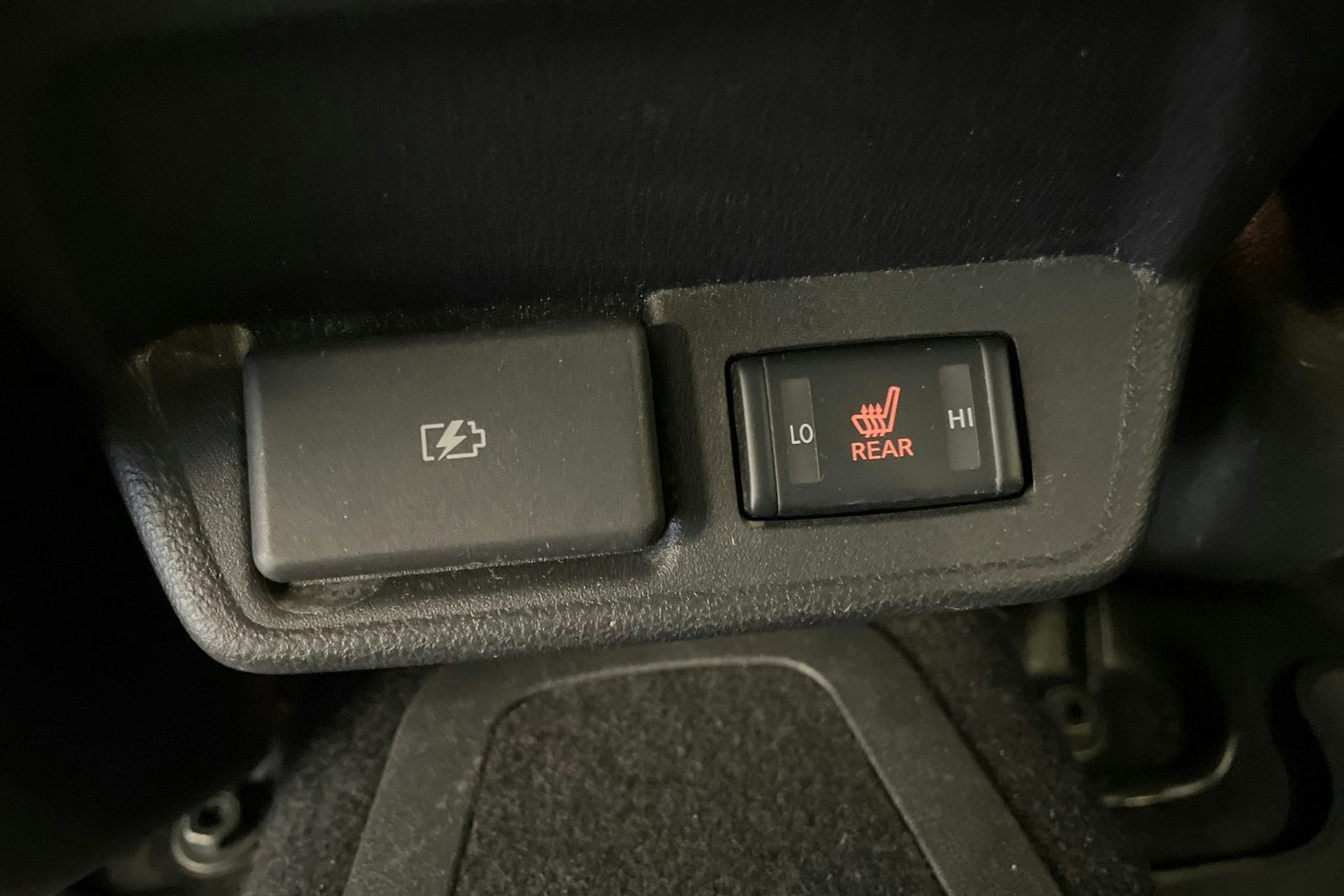 Valkoinen Nissan Leaf 2022 kuva 18.