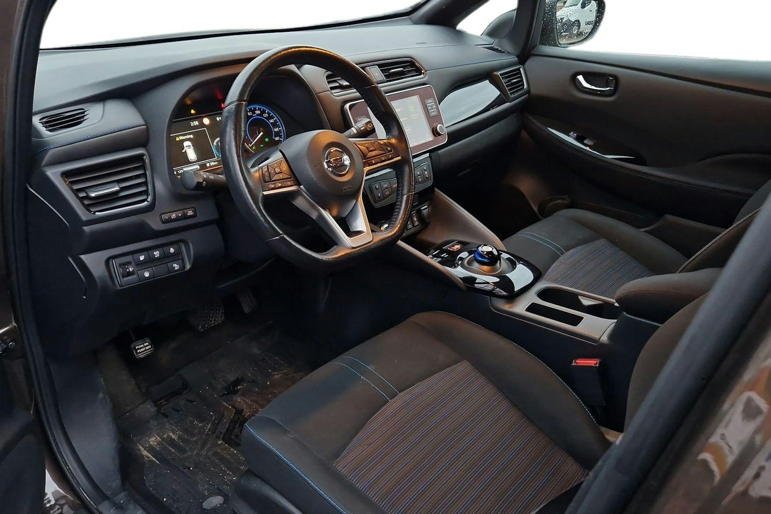 Ruskea (beige) Nissan Leaf 2022 kuva 3.