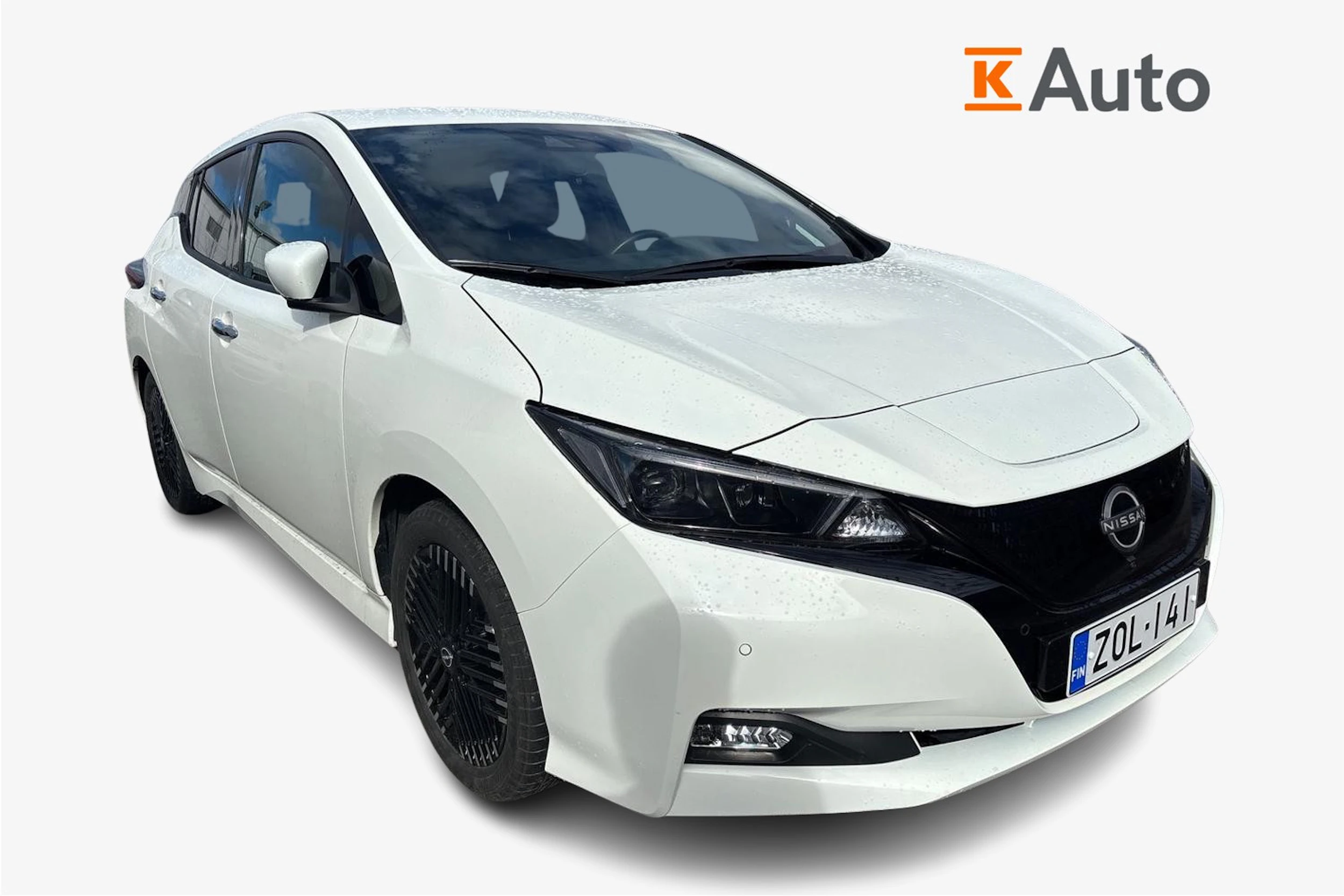 Valkoinen Nissan Leaf 2022 kuva 1.