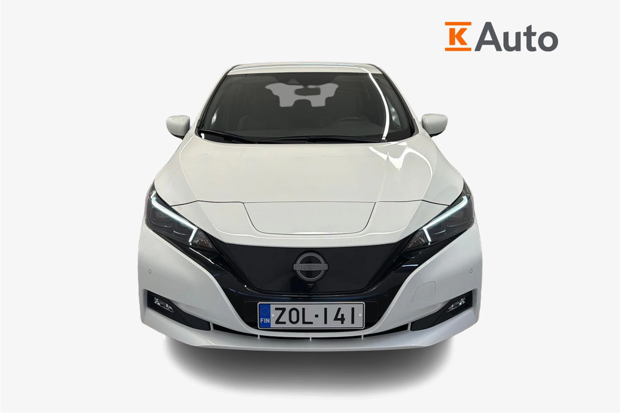 Valkoinen Nissan Leaf 2022 kuva 4.