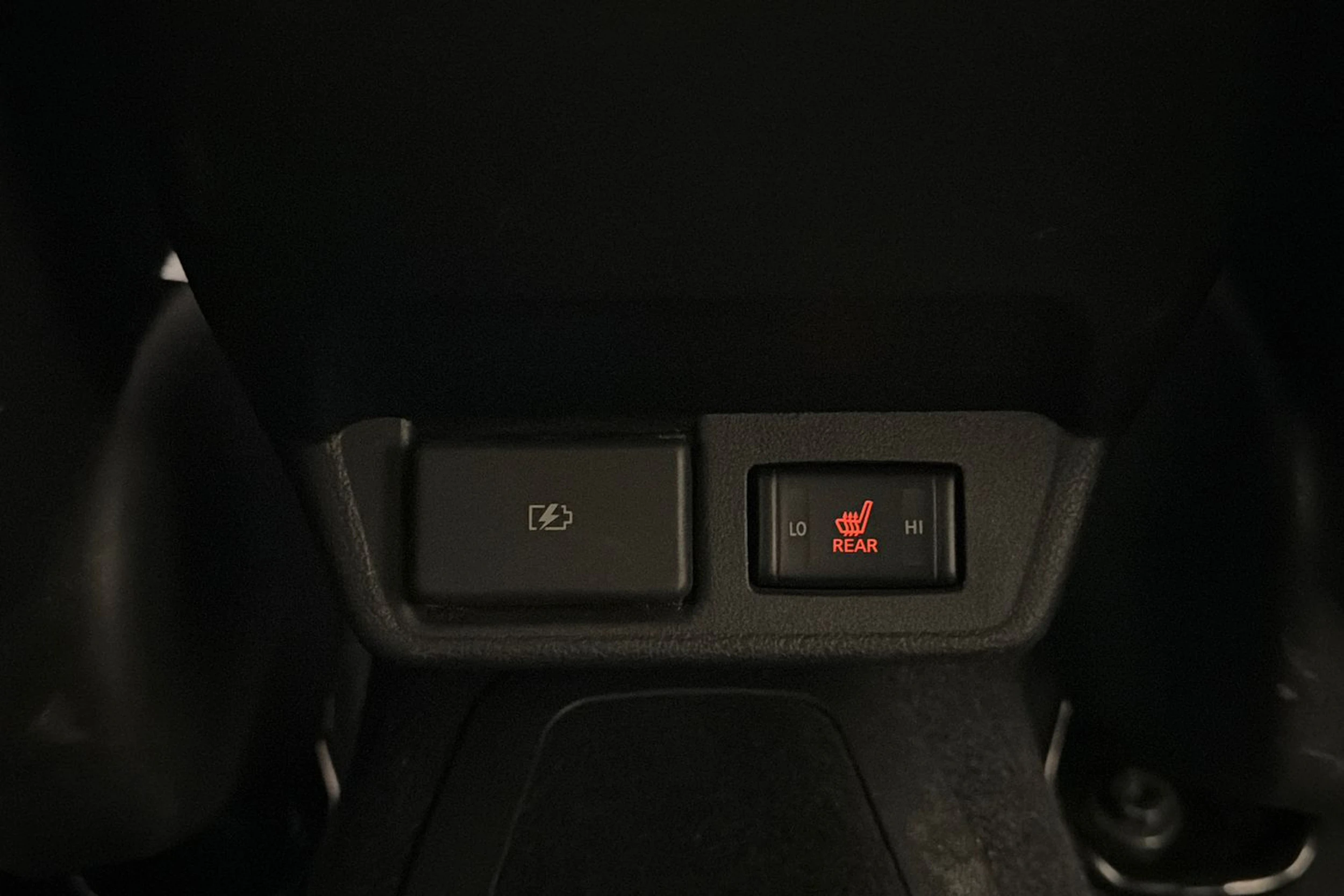 Valkoinen Nissan Leaf 2022 kuva 14.