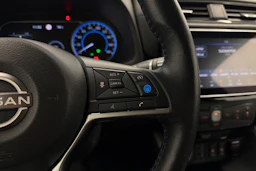 Valkoinen Nissan Leaf 2022 kuva 19.