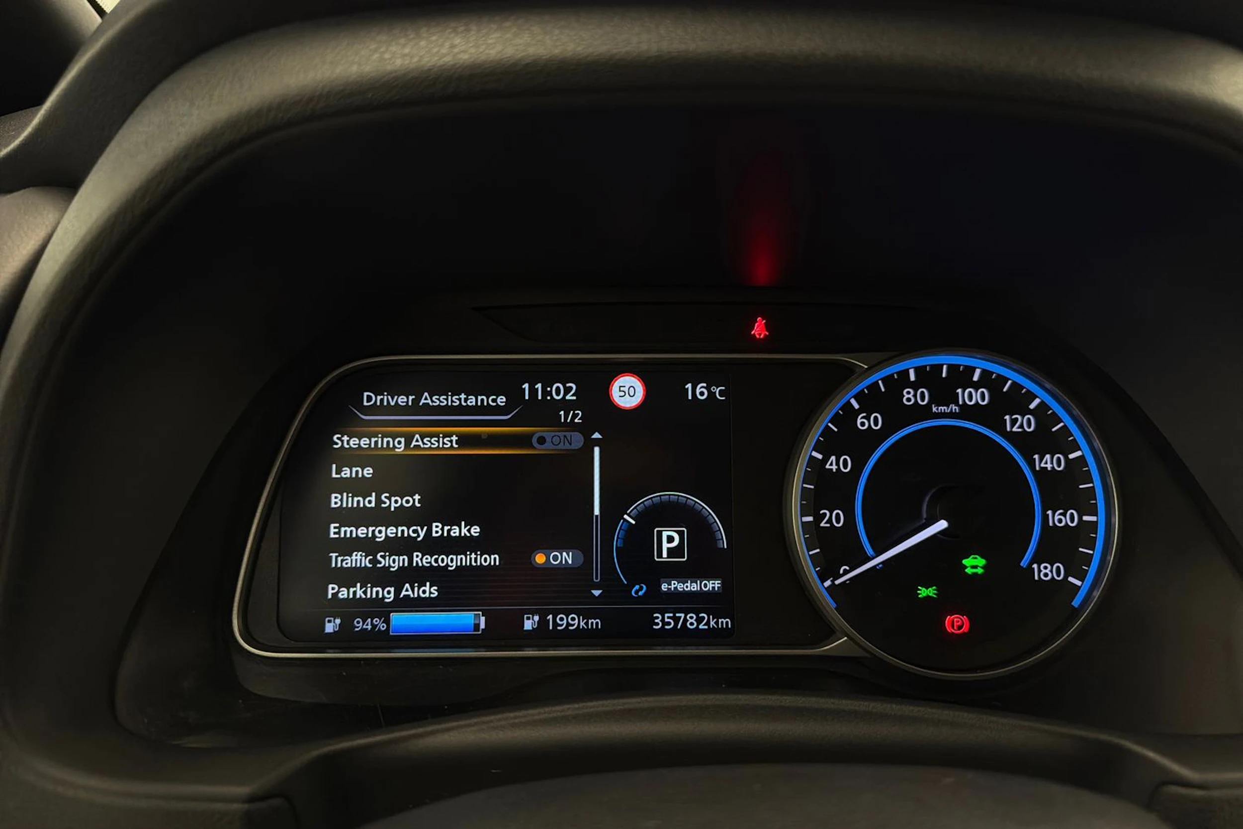 Valkoinen Nissan Leaf 2022 kuva 20.