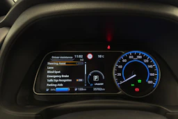 Valkoinen Nissan Leaf 2022 kuva 20.