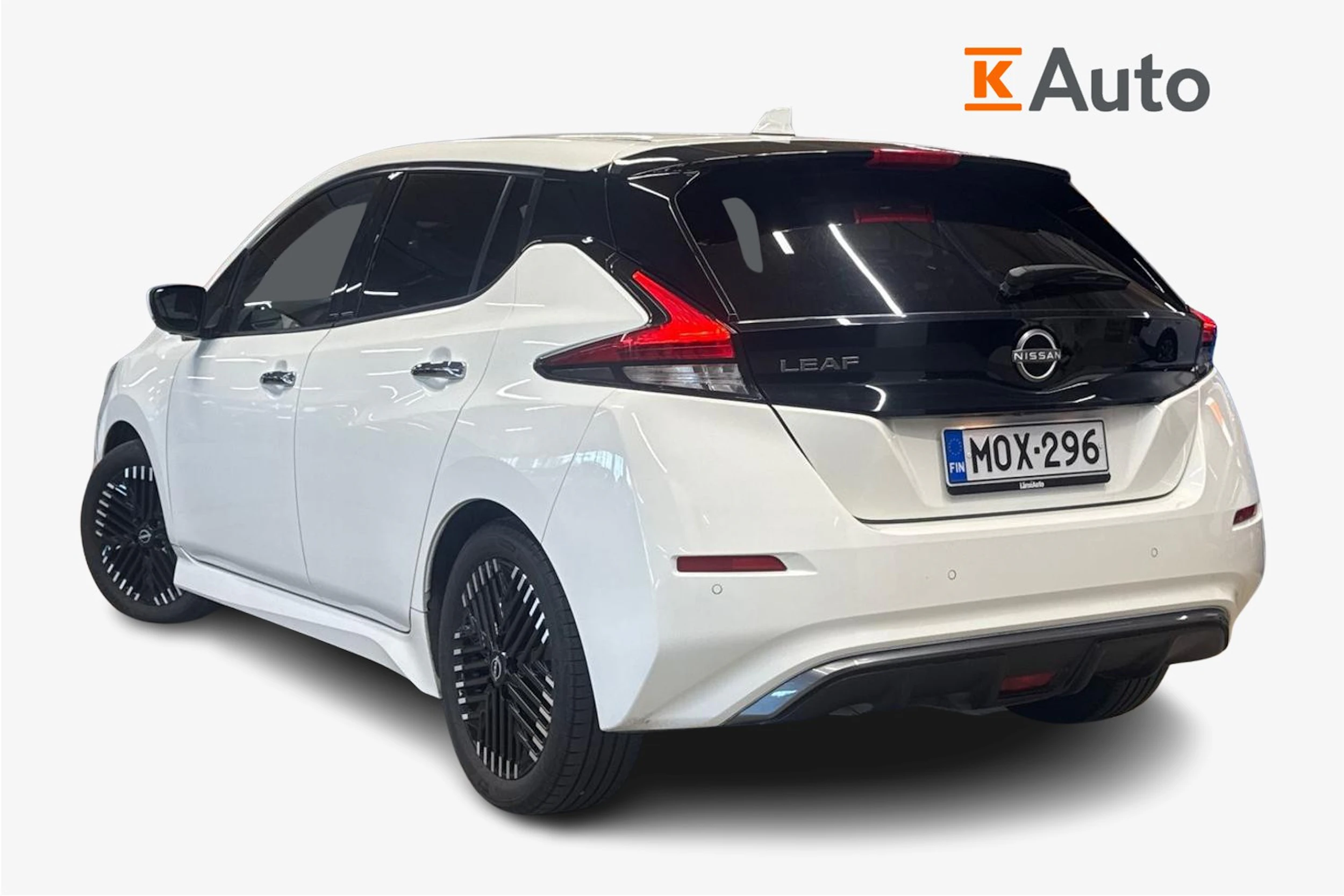 valkoinen Nissan Leaf 2023 kuva 2.