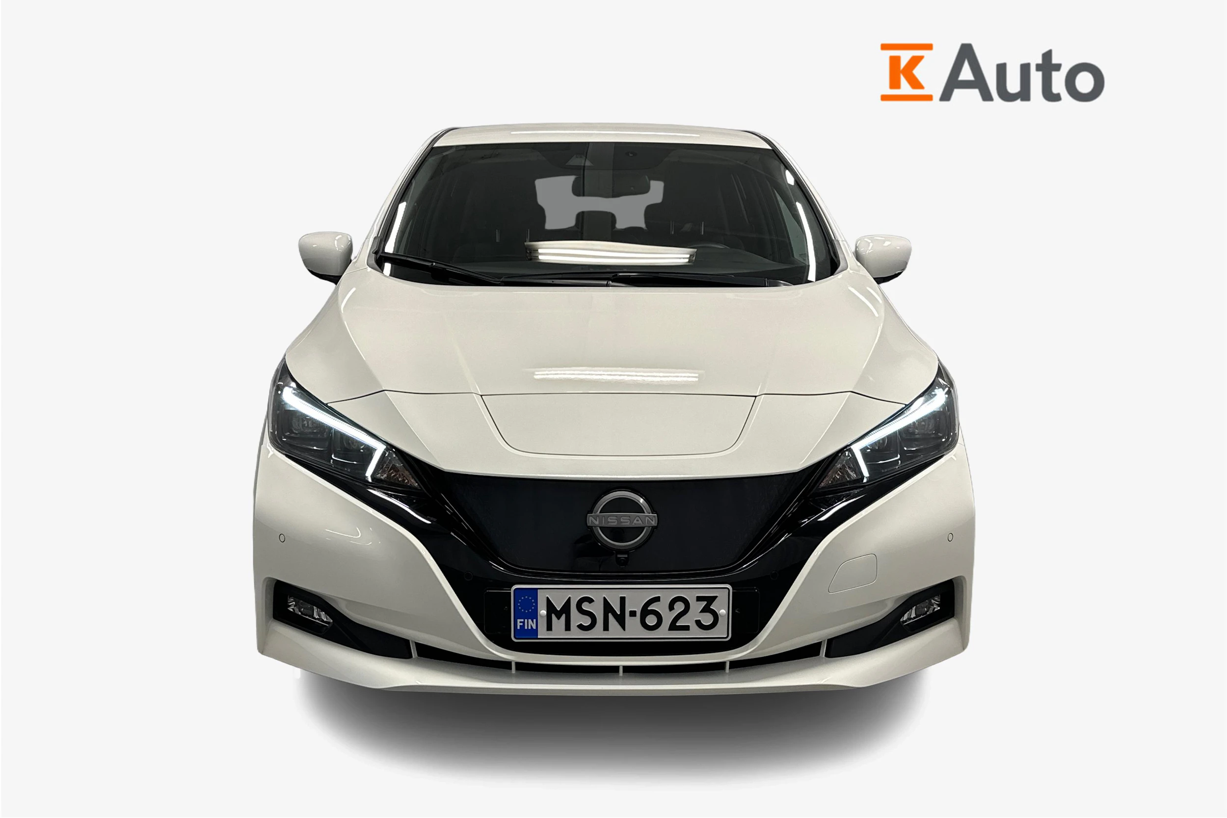 valkoinen Nissan Leaf 2023 kuva 4.