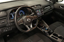 valkoinen Nissan Leaf 2023 kuva 6.