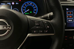 valkoinen Nissan Leaf 2023 kuva 12.