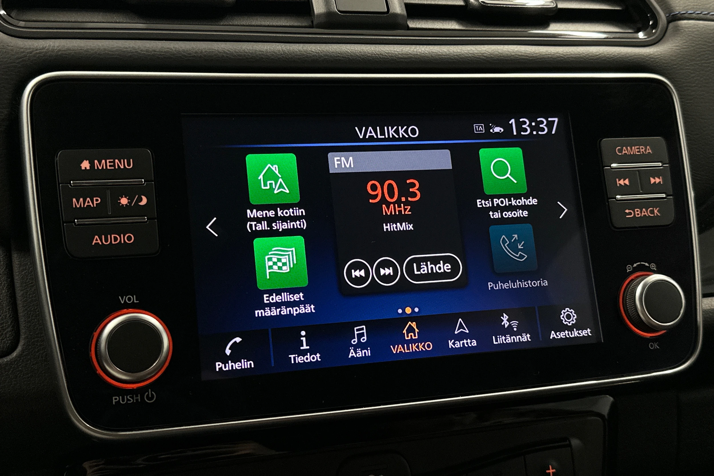 valkoinen Nissan Leaf 2023 kuva 16.