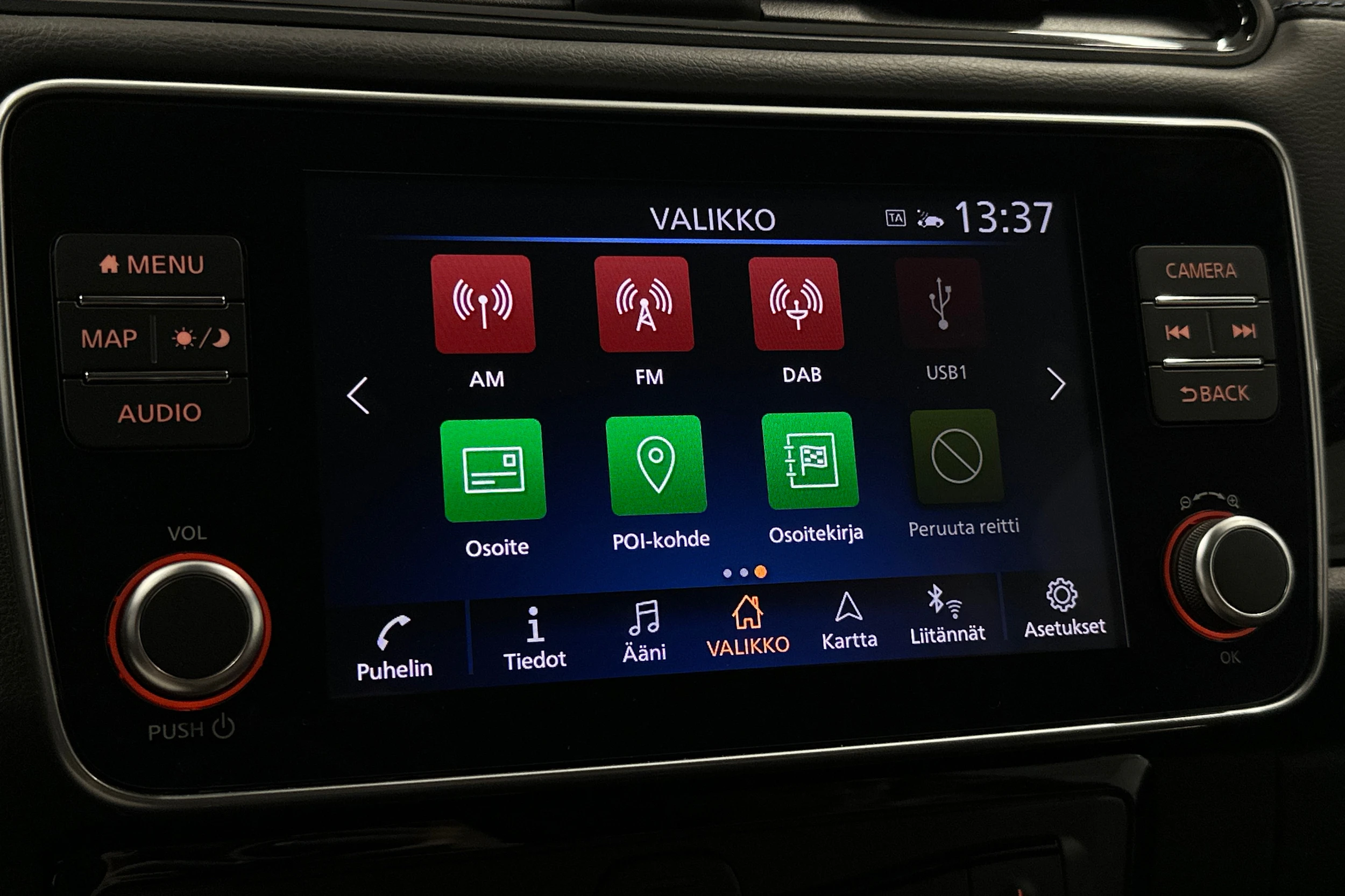 valkoinen Nissan Leaf 2023 kuva 17.