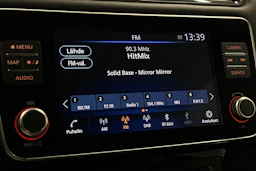 valkoinen Nissan Leaf 2023 kuva 18.