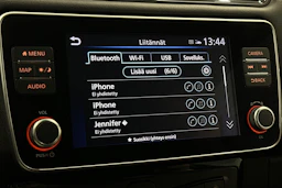 valkoinen Nissan Leaf 2023 kuva 24.