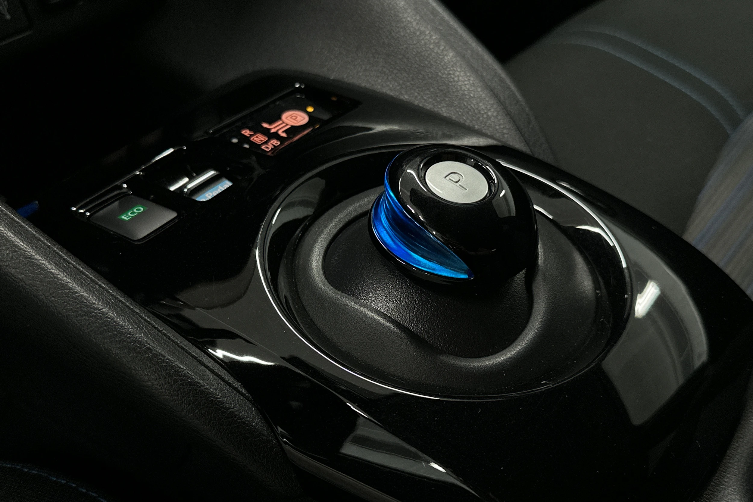 valkoinen Nissan Leaf 2023 kuva 26.