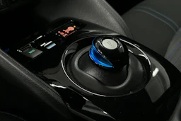 valkoinen Nissan Leaf 2023 kuva 26.