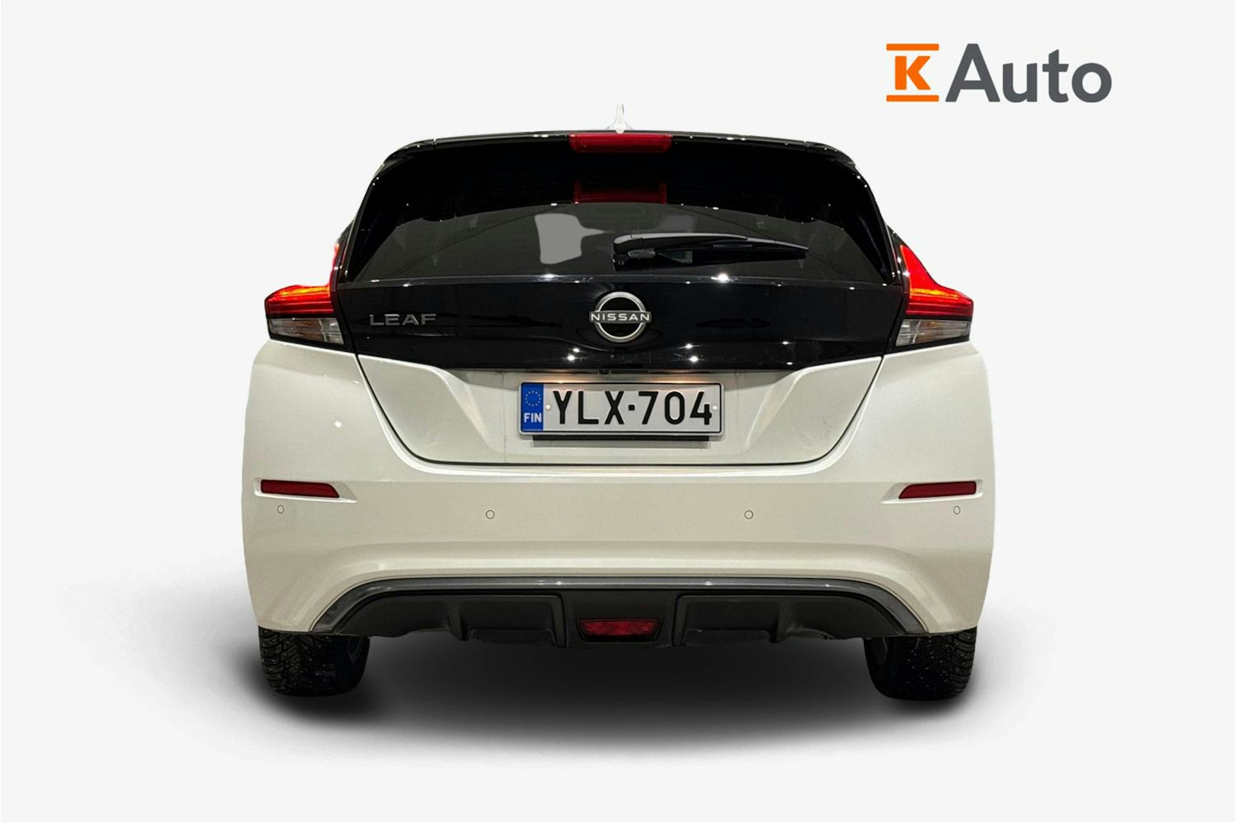 valkoinen Nissan Leaf 2023 kuva 3.