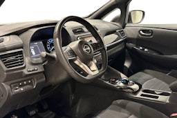 valkoinen Nissan Leaf 2023 kuva 7.