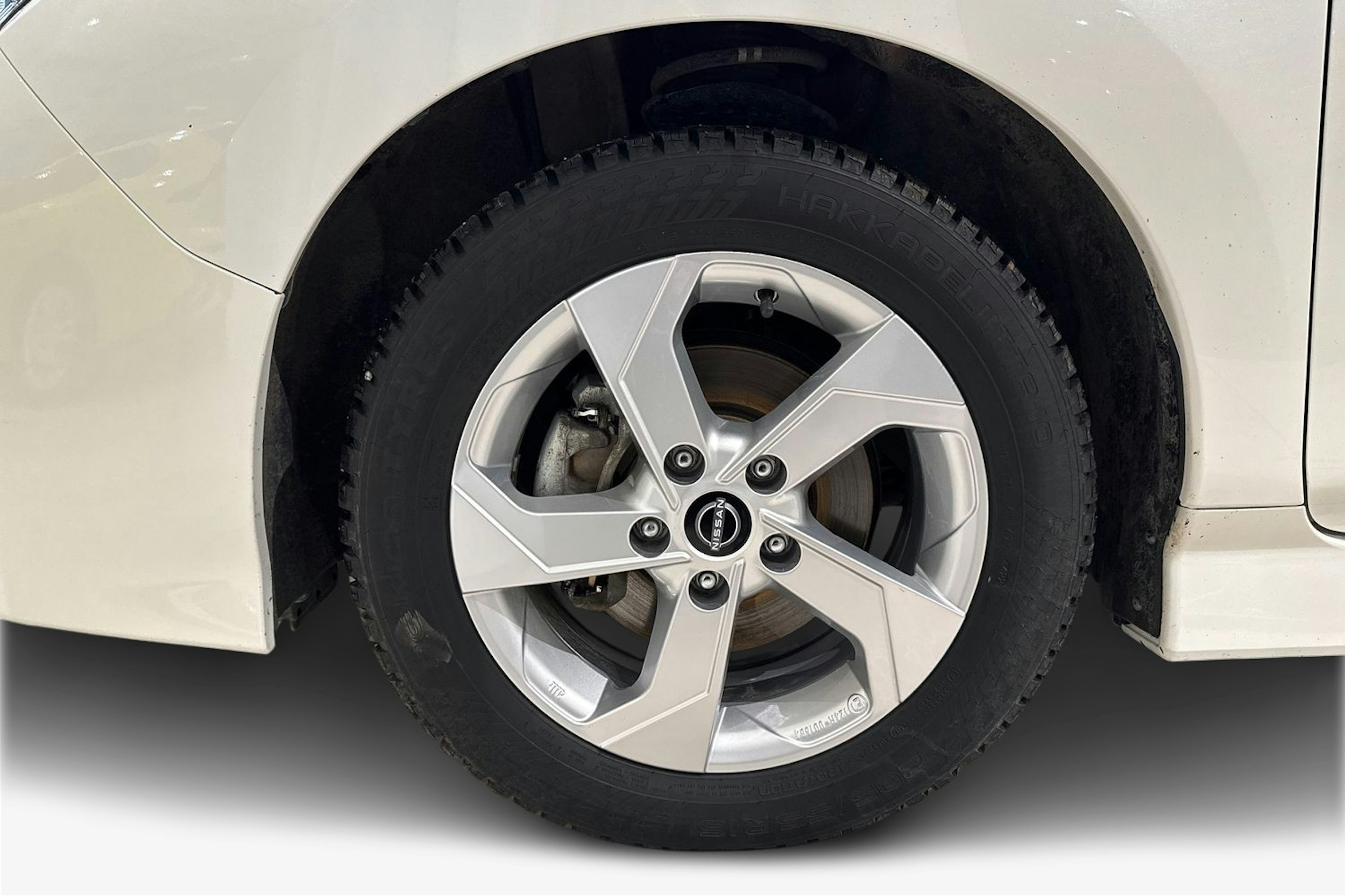 valkoinen Nissan Leaf 2023 kuva 11.