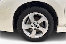 valkoinen Nissan Leaf 2023 kuva 11.