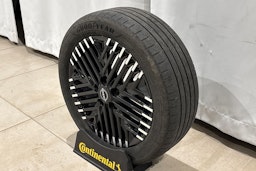 valkoinen Nissan Leaf 2023 kuva 14.